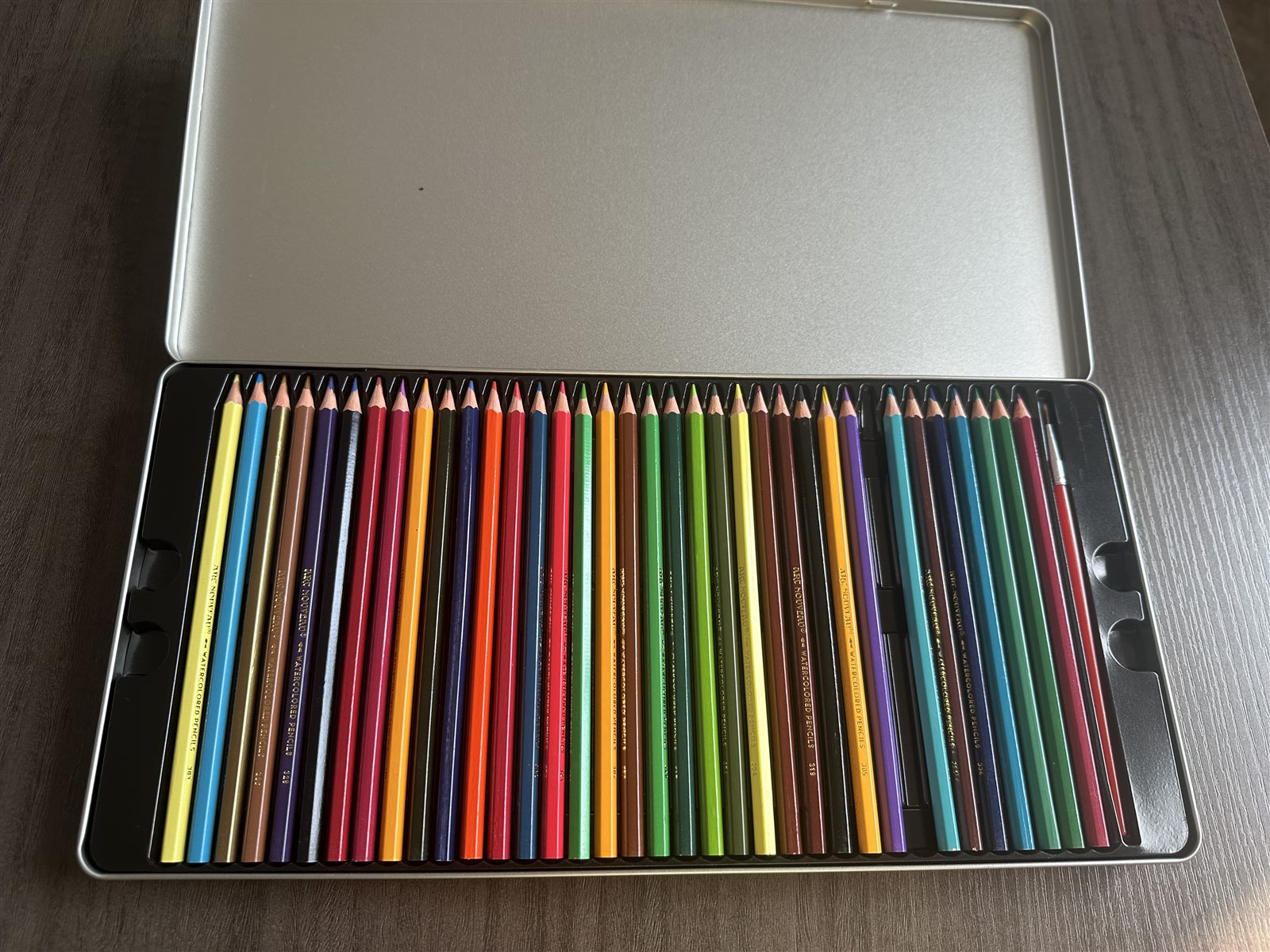 150-color tin box colored pencil OEM order