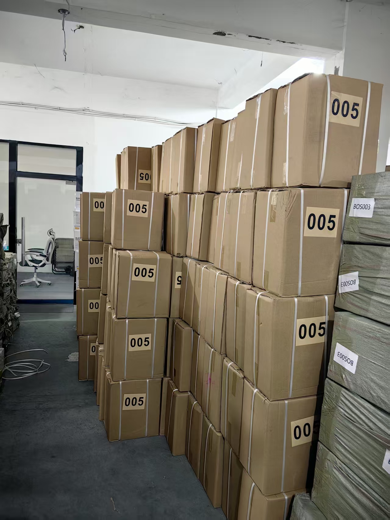 Export cartons for a thick-barrel colored pencil OEM order